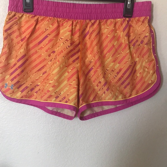 Women's Under Armour Athletic shorts Size M - Picture 3 of 4